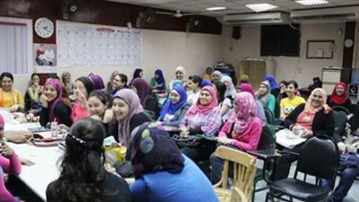 خصم 10 ايام من مرتبات 25 معلما