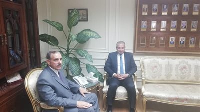  مدير صندوق تطوير المناطق العشوائية يبحث تطوير المناطق غير الآمنة بأسيوط