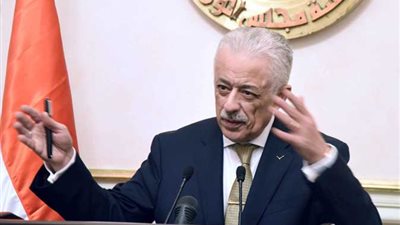 ردود افعال نارية.. والغضب يجتاح المعلمون بسبب الزى الموحد.. ويطالبون الوزير بارتداء نفس الزى والألوان