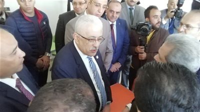 طارق شوقى يسدل الستار على زى المعلمين الموحد