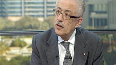 طارق شوقى يكشف حقيقة خريطة تعترف باسرائيل فى تابلت اولى ثانوى