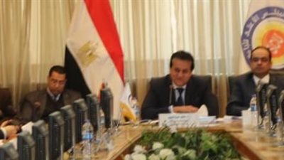 وزير التعليم العالي يجتمع برؤساء وأمناء لجان القطاعات المختلفة بالمجلس الأعلى للجامعات