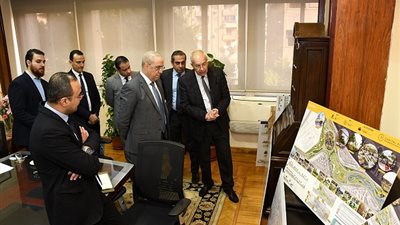 وزير الإسكان يتابع الموقف التنفيذى لمشروع 