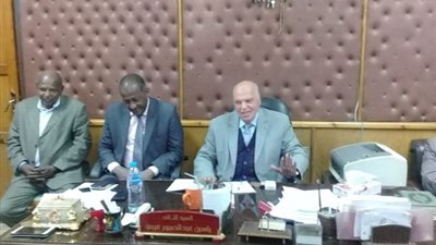 خلف الزناتى يستعرض 8 انجازات جديدة للمعلمين