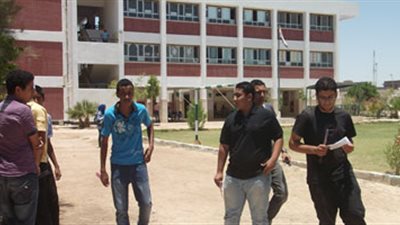 عاجل| مئات الطلاب يتوجهون مكاتب البريد لدفع رسوم 