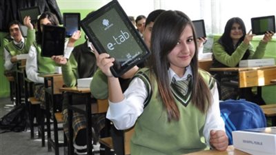 طلاب الصف الأول الثانوى يوجهون رسالة هامة لـ