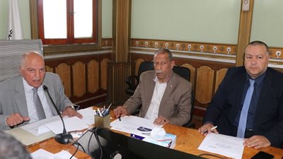 نقابة المهن تناقش إجراءات تقدم المعلمين للعمرة.. وزيادة الصندوق الى 22770 جنيها