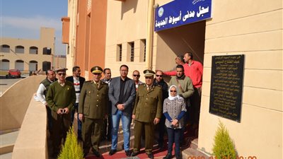 وزير الإسكان: الانتهاء من تنفيذ 11280 وحدة بالإسكان الاجتماعى بأسيوط الجديدة..وجار تنفيذ 648 وحدة أخرى وعدد من المشروعات الخدمية