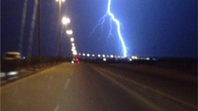 عاجل| رعد وأمطار غزيرة تضرب القاهرة وعدد من المحافظات.. والأرصاد تحذر المواطنين