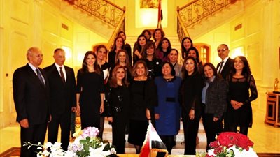 وزيرة الهجرة تلتقي أعضاء السفارة وتتابع  أحوال الجالية المصرية