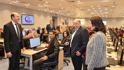 بالصور.. ٢١٨ من طلاب طب عين شمس يخوضون الاختبار التقييمي الثاني للمرحلة الإكلينيكية