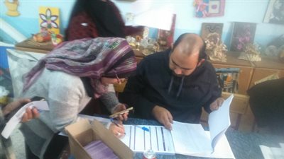  بالصور.. التعليم: بدء تسليم الشريحة الخاصة بخط الطالب بالمدارس