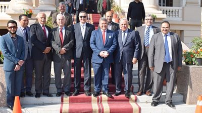  القاضي يهنيء رئيس جامعة بنها الجديد بتولي مهام منصبه