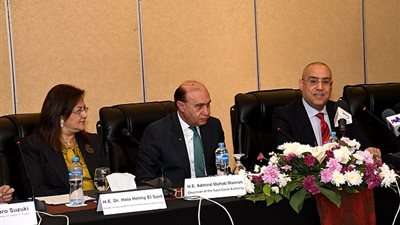 وزير الإسكان: فرصة ذهبية فى الوقت الحالى للمستثمرين للمشاركة فى المشروعات التنموية بالمنطقة الاقتصادية لقناة السويس