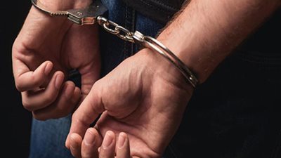 القبض على مدير مدرسة ومعلم بالفيوم بتهمة التحرش  بـ 8 تلاميذ واحالتهما الى النيابة العامة