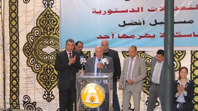 خلف الزناتى يستعرض انجازات الرئيس السيسى امام 10 آلاف معلم