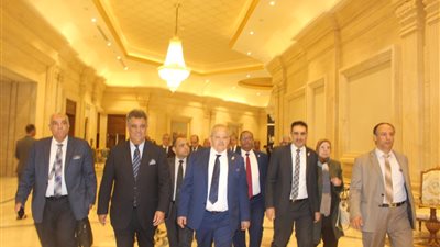 الخشت: مشاركة جامعة القاهرة بالمنتدى العالمي للتعليم العالي تعد آلية تسويقية لبرامجها وخريجيها في مواجهة المنافسة العالمية