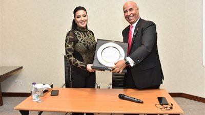 عادل حنفى يعلن انضمام الفنانة سمية الخشاب لـ 