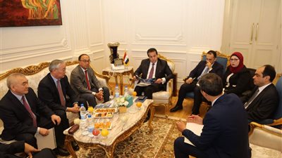 وزير التعليم العالي يبحث مع وفدا كازاخستانيا إقامة تحالف جامعات عربي آسيوي.