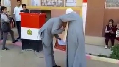 مدير مدرسة حسن همام الرسمية للغات: أمانة العامل جعلتنى أقبل يده أمام الطلاب.. فيديو
