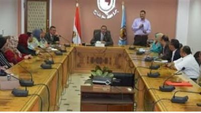 تكريم 42 موظف لاجتيازهم دورة اللغة الإنجليزية بجامعة سوهاج