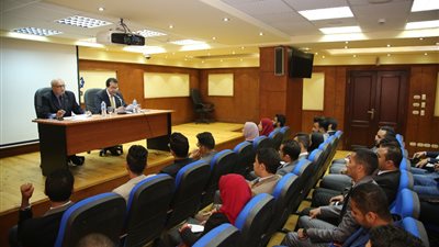 وزير التعليم العالى يعقد اجتماعا مع رؤساء ونواب رؤساء اتحادات الطلاب بالجامعات الحكومية