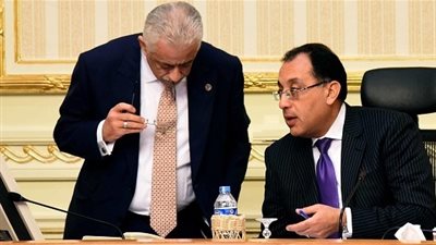 مدبولي يتابع الاستعدادات مع شوقي وطلعت.. فرق للتدخل السريع في امتحانات أولى ثانوى.. اجتماع عاجل للمديريات التعليمية.. اختبارات صباحية وأخري مسائية.. ولطلاب المنازل والسجون والمستشفيات 