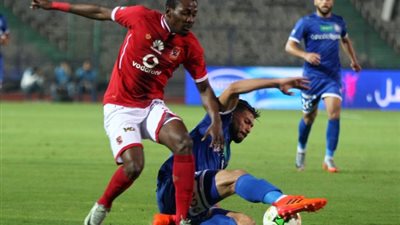 4 قنوات تنقل مباراة الاهلى وسموحة الليلة