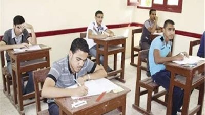 رؤساء لجان امتحانات الدبلومات الفنية يتسلمون المدارس استعدادا للاختبارات