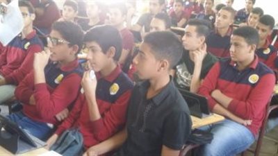 مراقبي امتحانات أولي ثانوي : بعد وقوع السيستم  الطلبه نزلت تشتري اقلام للاستعداد للامتحان الورقي  