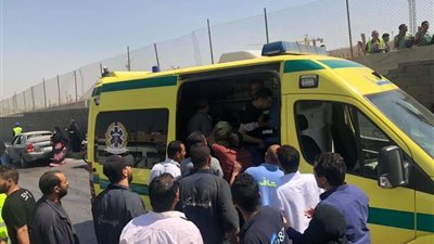 الصور  .. استهداف حافلة سياحية قرب الأهرامات  