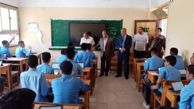 امتحان الجغرافيا إليكترونيا في الإسماعيلية.. ومحضر لطالب استخدم جهازين