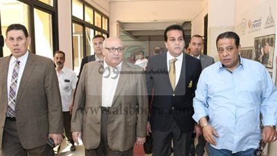 وزير التعليم العالي والبحث العلمي يتفقد لجان الإمتحانات بجامعة عين شمس