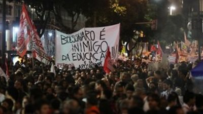 مفاجأة.. مظاهرات واحتجاجات ثورية فى البرازيل على خفض ميزاينة التعليم.. وليس الاسعار