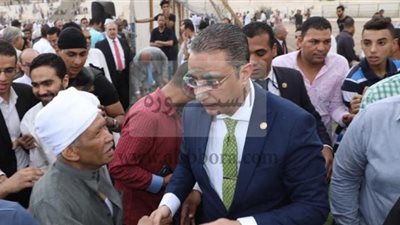 محافظ سوهاج يؤدي صلاة العيد بحضور أكثر من ٢٠ ألف مصلي 