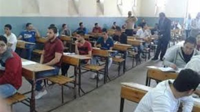 انتهاء امتحان ماده اللغه الاجنبيه للطلاب الثانويه العامه