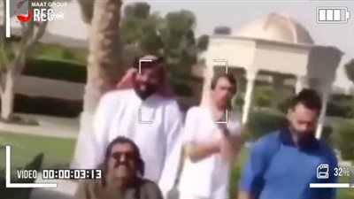 بالفيديو..أمير قطر السابق داخل مستشفى أمراض نفسية