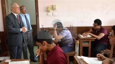 المحافظ يتفقد لجان امتحانات الثانوية العامة بمدينة الأقصر