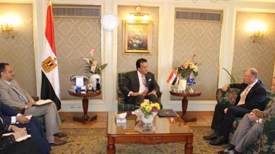 وزير التعليم العالي يبحث التعاون العلمى والتعليمى مع السفير الأسترالي بالقاهرة