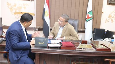 محافظ سوهاج يجتمع برئيس أخميم لمناقشة عدداً من الملفات 