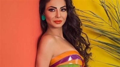 دوللى شاهين تثير متابعيها بالبجامة والهوت شورت.. صور