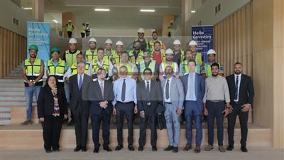 مبعوث رئيس الوزراء البريطاني والسفير يتفقدان مقر 