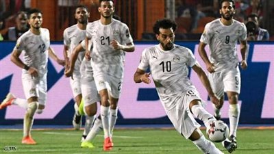 اجيرى يكافئ لاعب المنتخب بعد مباراة اوغندا