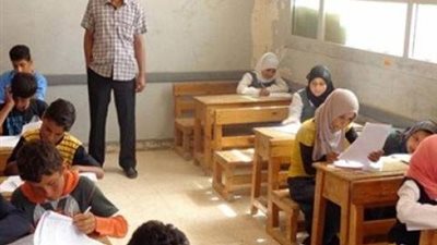 التعليم تكشف 7 حالات غش بالموبايل فى امتحان مادتى الكيمياء والجغرافيا للثانوية العامة 2019