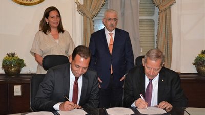 التعليم تطلق أول مدرسة متخصصة بتكنولوجيا المعلومات بالشراكة مع شركة IBM مصر