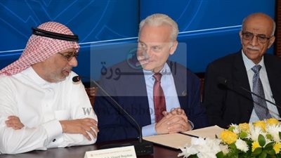 الجامعة الأمريكية بالقاهرة توقع اتفاقية مع مؤسسة حضرموت للتنمية البشرية لتقديم منح للطلاب اليمنيين