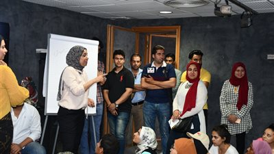 إقبال طلابي كبير على ورشة عمل التدريب الإذاعي ببنات عين شمس