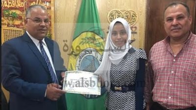 مدير تعليم الإسماعيلية يكرم ثاني الجمهورية في الثانوية العامة ..صور