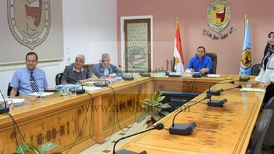 مرشحو منصب وكيل كلية التربية بسوهاج يعرضون خططهم التطويرية