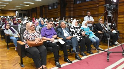 تواصل فعاليات معسكر قادة المستقبل بجامعة القاهرة .. ولقاء جديد مع الكاتب الصحفي عبد السلام فاروق